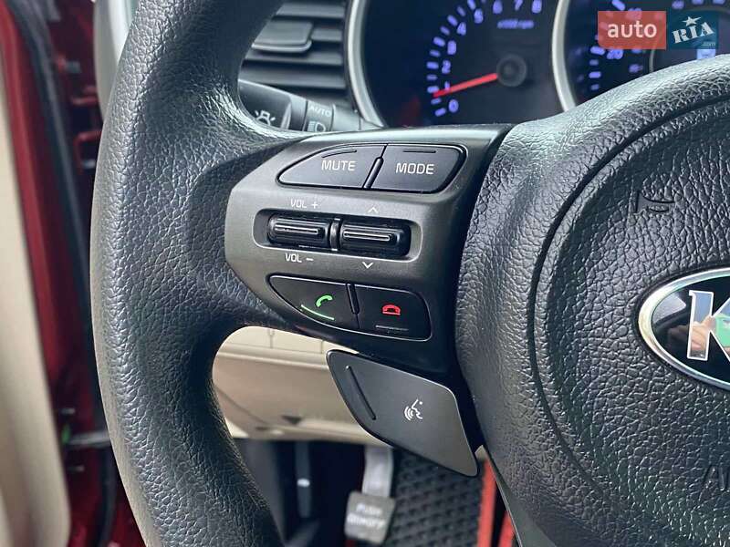 Седан Kia Optima 2015 в Николаеве