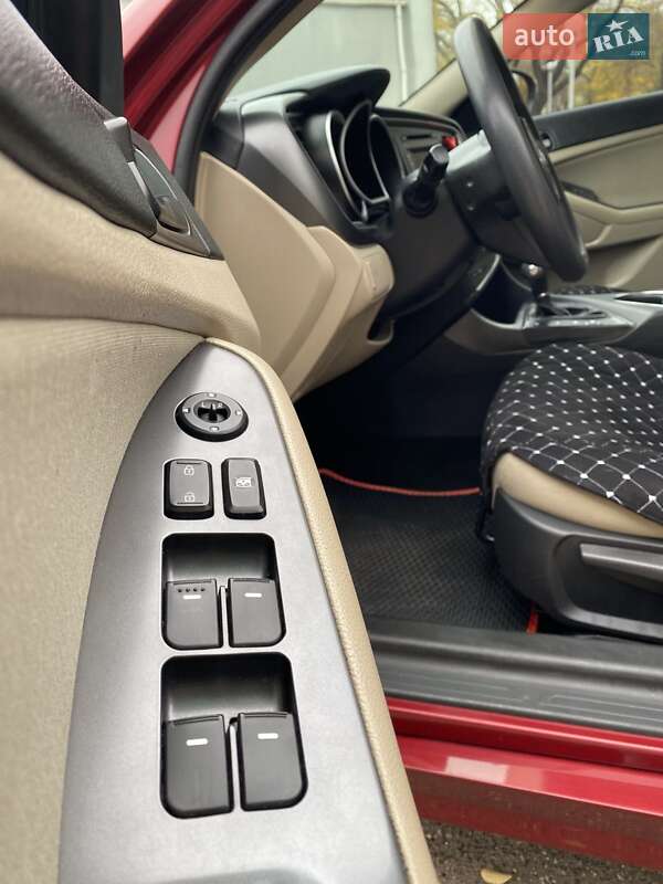 Седан Kia Optima 2015 в Николаеве