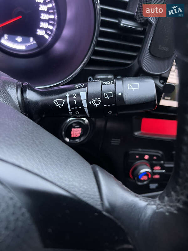 Седан Kia Optima 2011 в Киеве