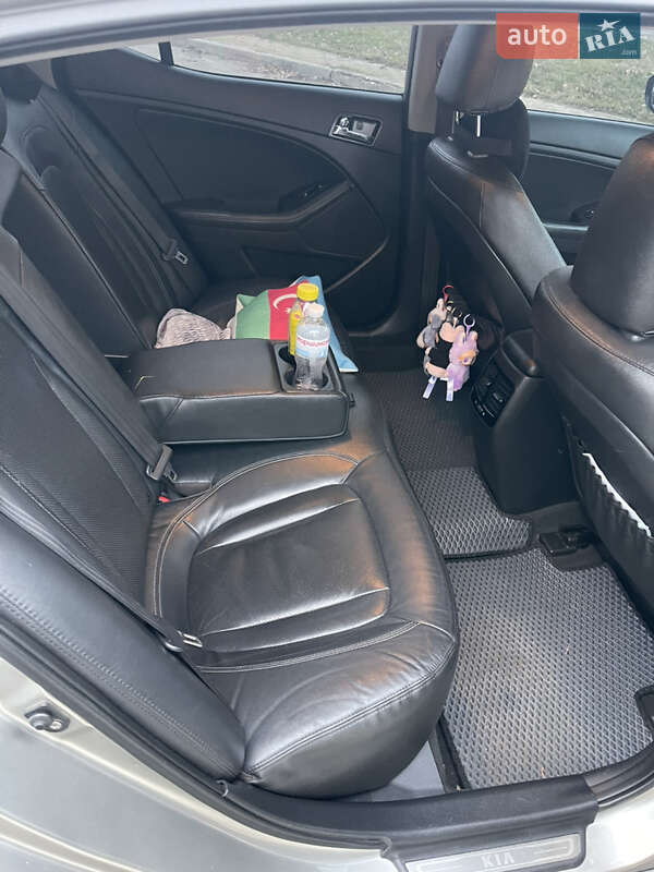 Седан Kia Optima 2011 в Киеве