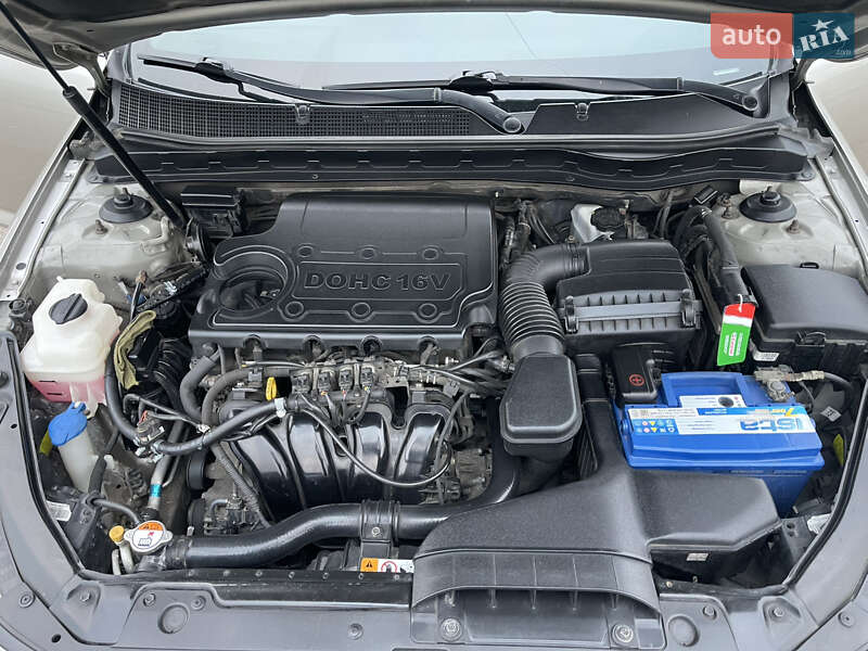 Седан Kia Optima 2011 в Киеве