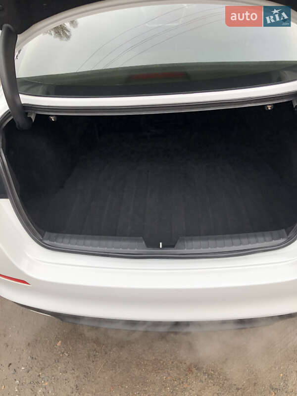 Седан Kia Optima 2015 в Полтаве