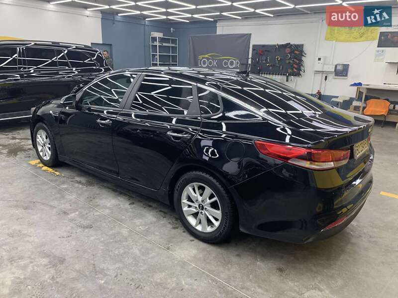 Седан Kia Optima 2017 в Ивано-Франковске