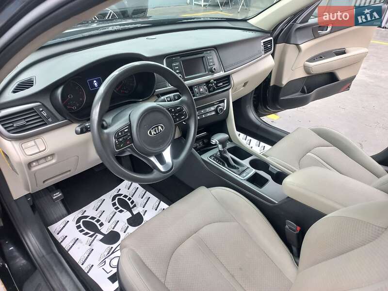 Седан Kia Optima 2017 в Ивано-Франковске