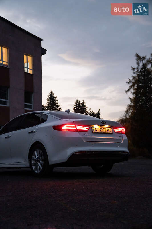Седан Kia Optima 2016 в Бурштыне