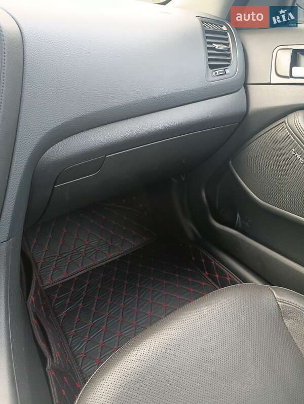 Седан Kia Optima 2014 в Киеве