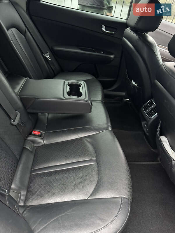 Седан Kia Optima 2017 в Киеве