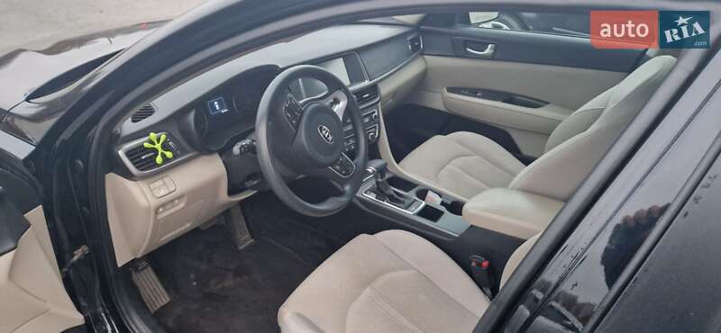 Седан Kia Optima 2017 в Ивано-Франковске