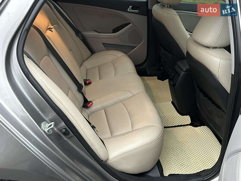 Седан Kia Optima 2014 в Киеве