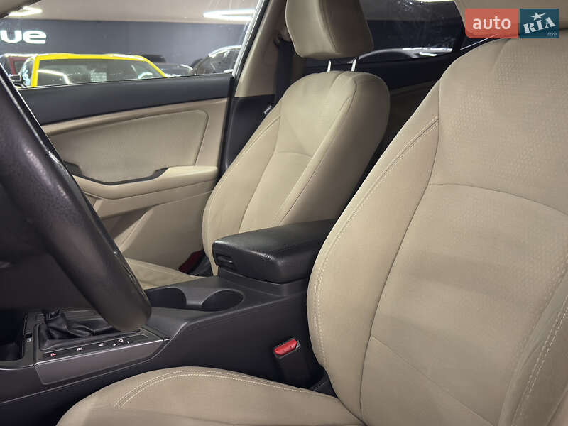 Седан Kia Optima 2011 в Николаеве