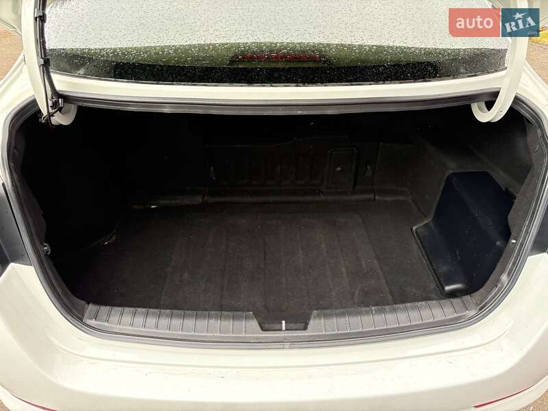 Седан Kia Optima 2012 в Виннице