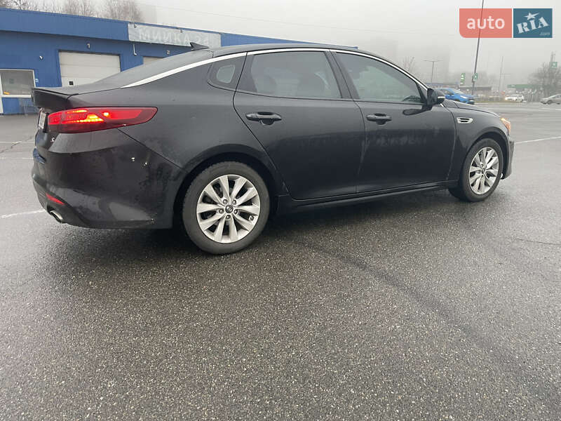 Седан Kia Optima 2017 в Киеве