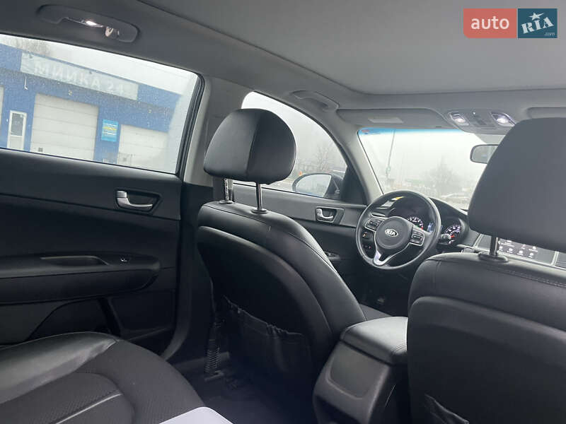 Седан Kia Optima 2017 в Киеве