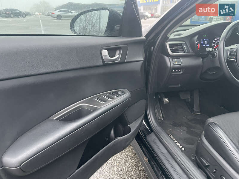 Седан Kia Optima 2017 в Киеве