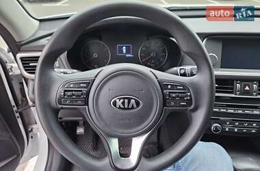 Седан Kia Optima 2017 в Киеве