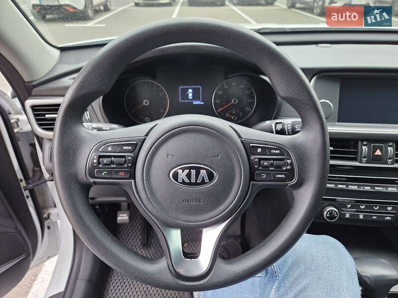 Седан Kia Optima 2017 в Киеве