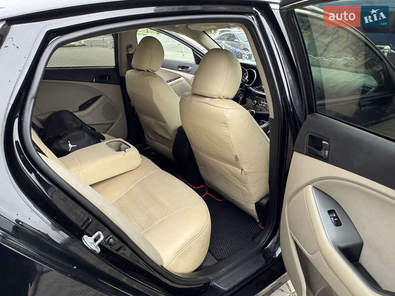 Седан Kia Optima 2014 в Чорноморську