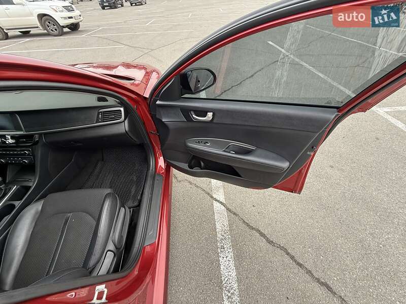 Седан Kia Optima 2017 в Днепре