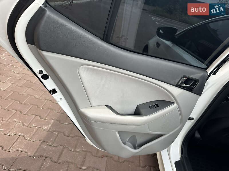 Седан Kia Optima 2013 в Киеве