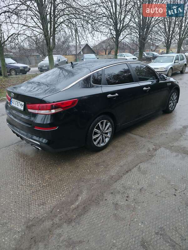 Седан Kia Optima 2019 в Чугуеве
