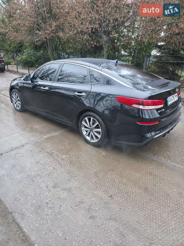 Седан Kia Optima 2019 в Чугуеве