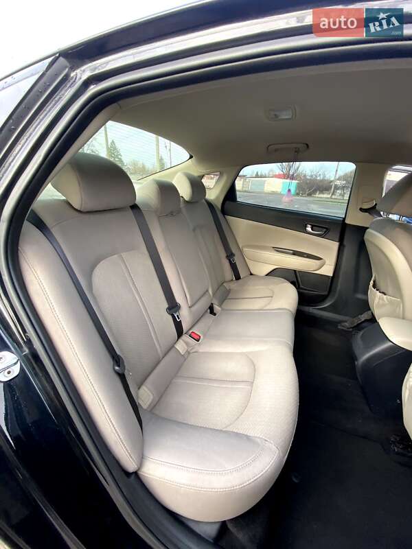 Седан Kia Optima 2016 в Кривом Роге