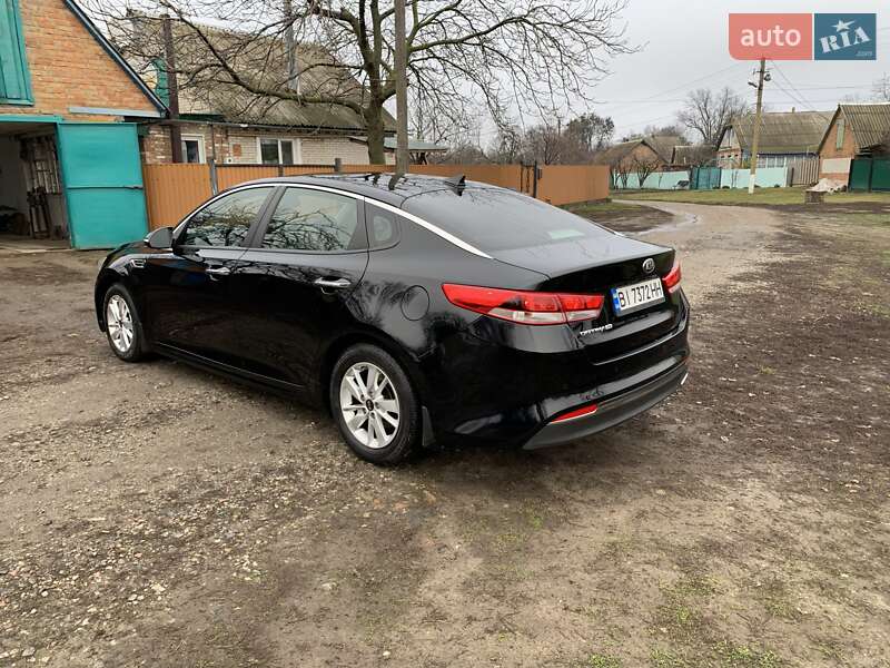 Седан Kia Optima 2017 в Гадяче