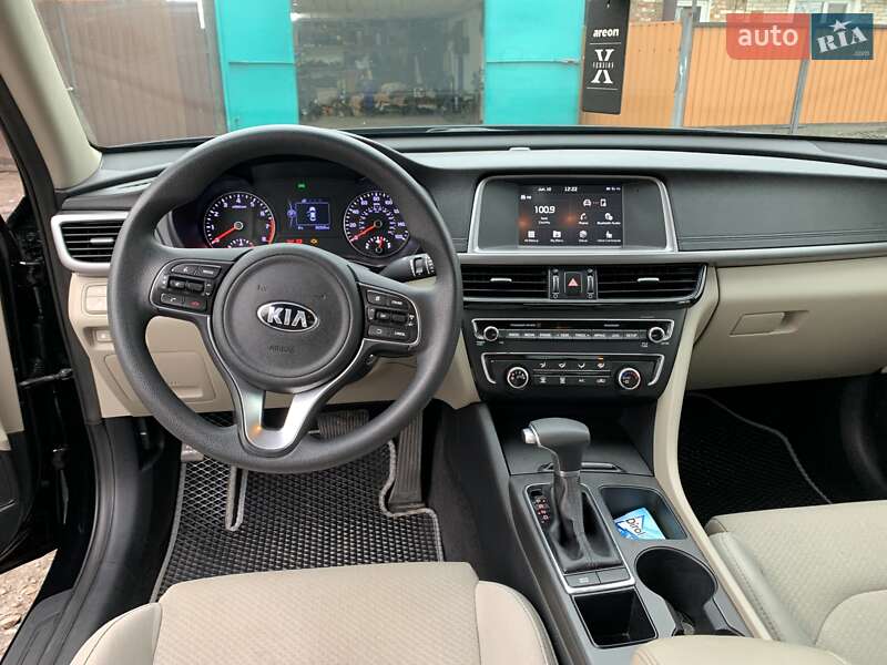 Седан Kia Optima 2017 в Гадяче