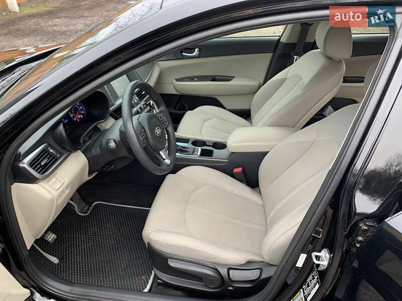 Седан Kia Optima 2017 в Гадяче