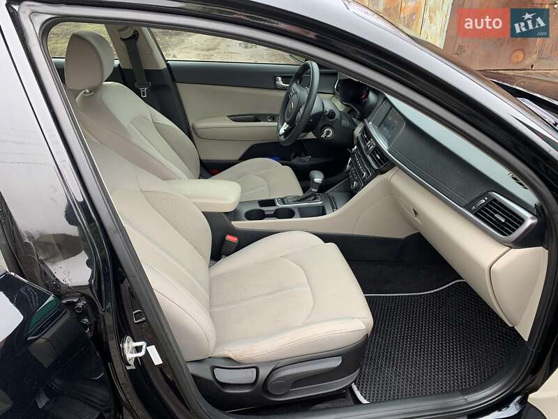 Седан Kia Optima 2017 в Гадяче