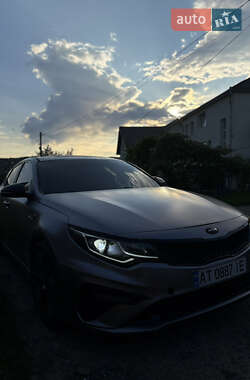 Седан Kia Optima 2017 в Ивано-Франковске