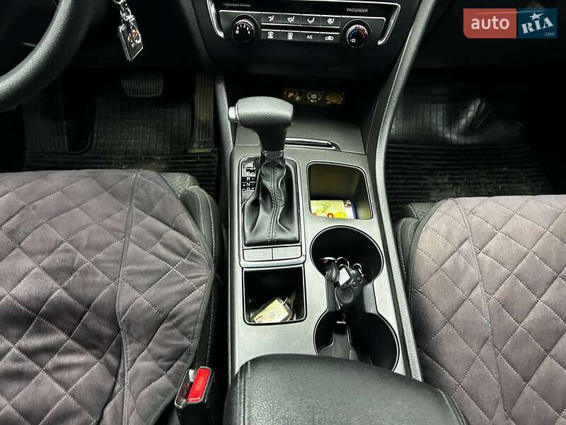 Седан Kia Optima 2016 в Черновцах