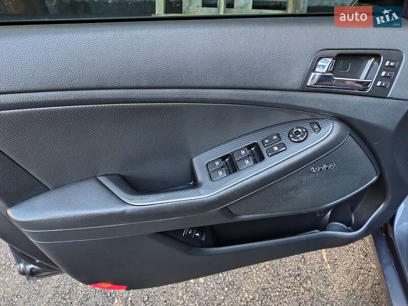 Седан Kia Optima 2012 в Запоріжжі