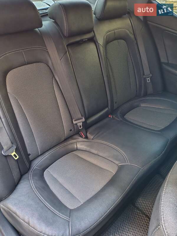 Седан Kia Optima 2012 в Запоріжжі