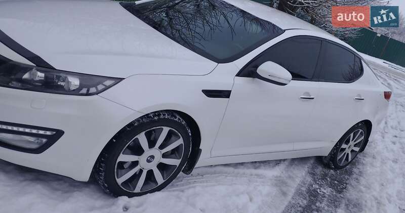Седан Kia Optima 2011 в Синельниково