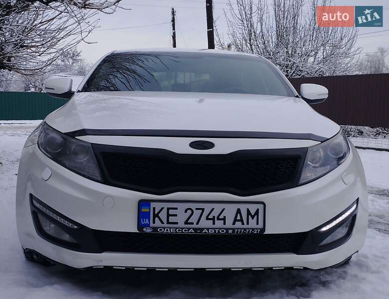 Седан Kia Optima 2011 в Синельниково