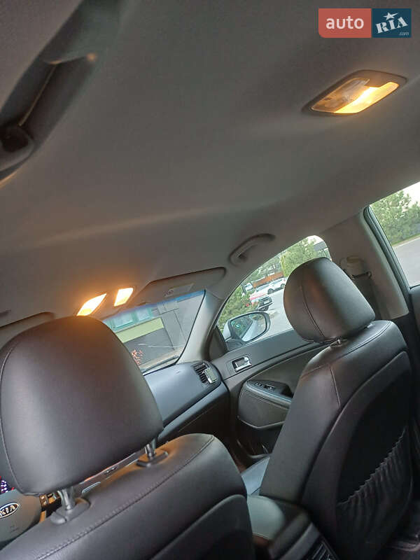 Седан Kia Optima 2012 в Киеве