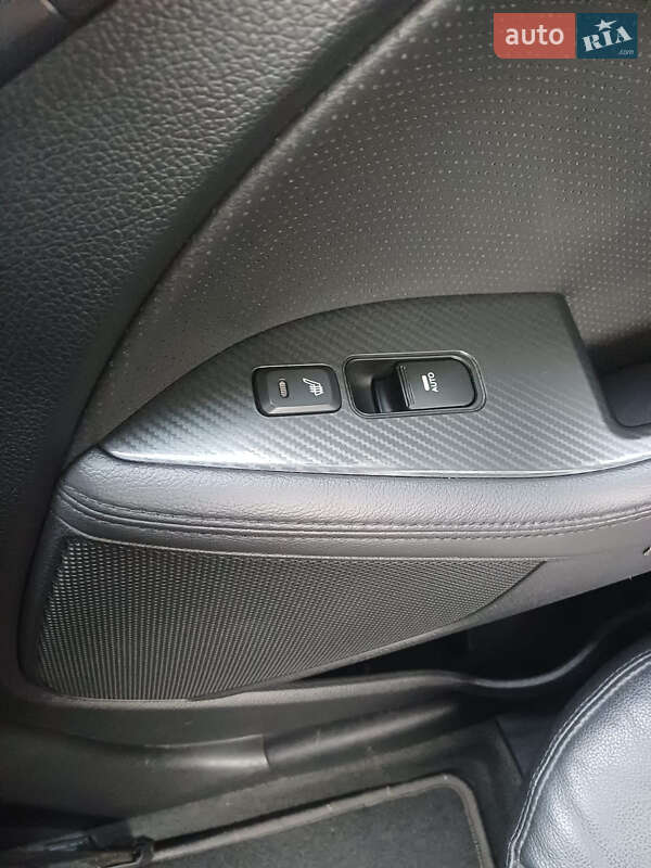 Седан Kia Optima 2012 в Киеве