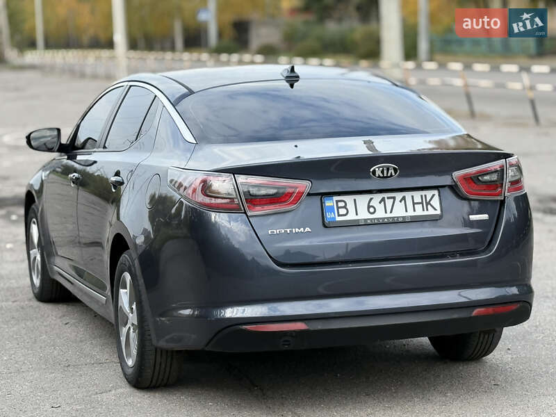 Седан Kia Optima 2015 в Кременчуге