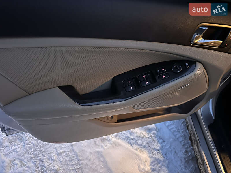 Седан Kia Optima 2014 в Виннице