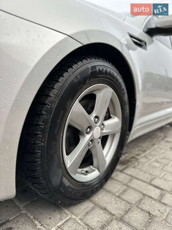 Седан Kia Optima 2013 в Днепре
