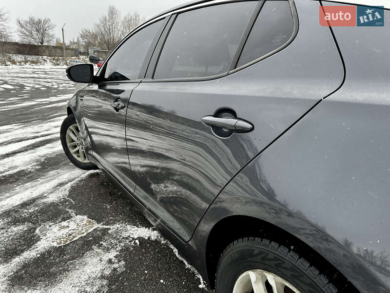 Седан Kia Optima 2011 в Харькове