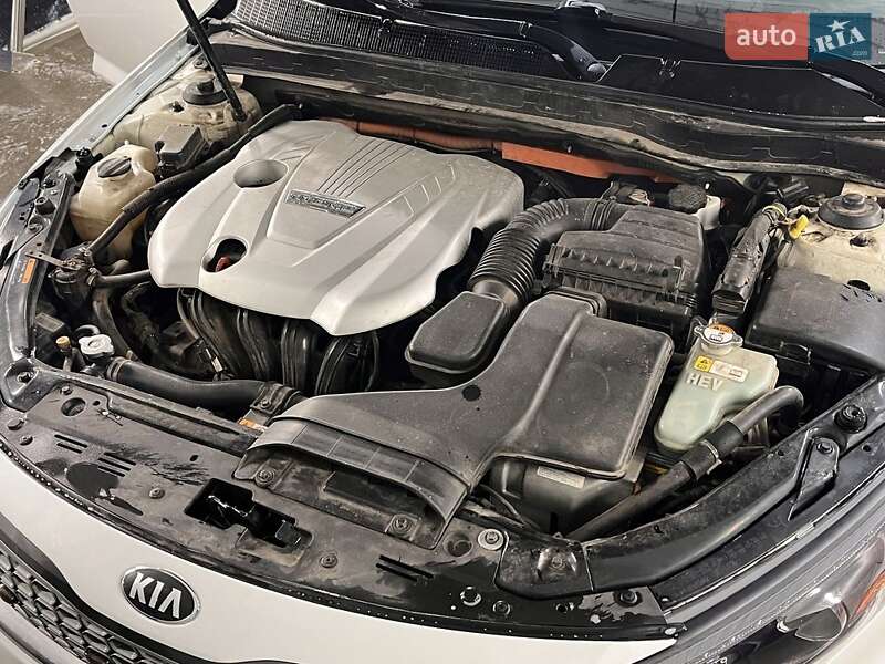 Седан Kia Optima 2015 в Апостолово