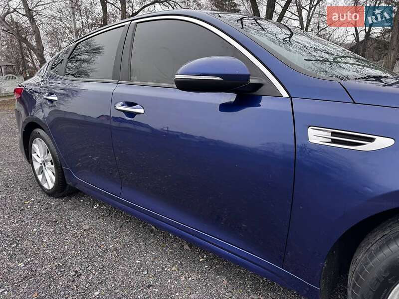 Седан Kia Optima 2016 в Козельщине