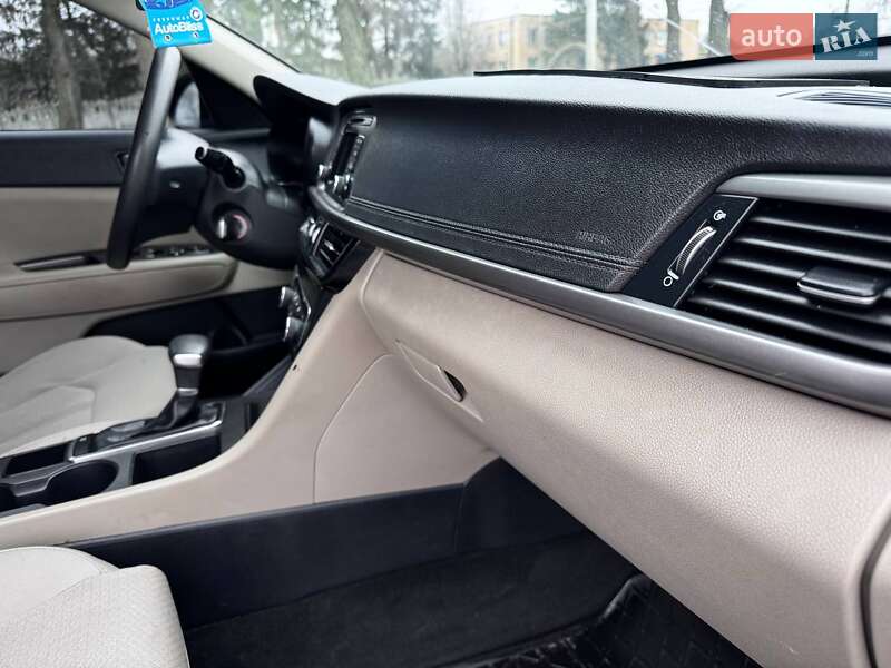 Седан Kia Optima 2016 в Козельщине