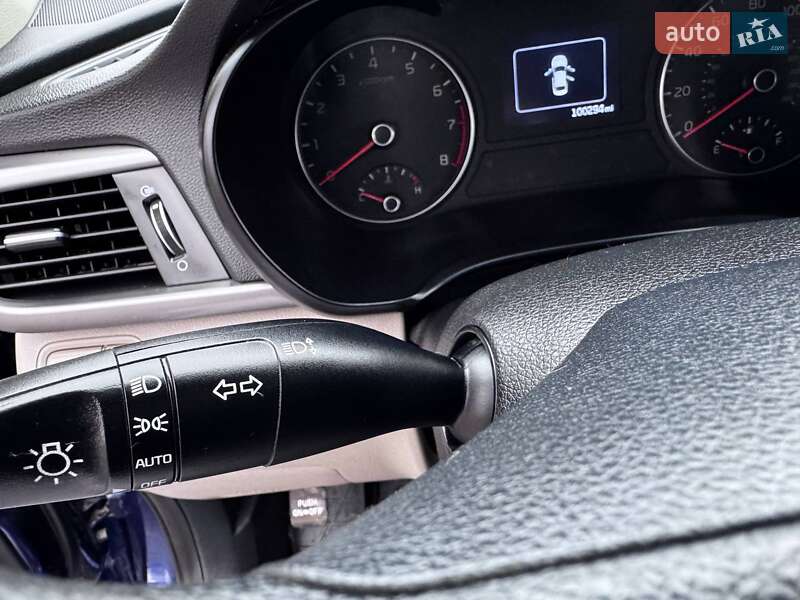 Седан Kia Optima 2016 в Козельщине