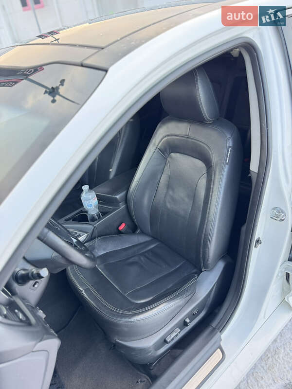 Седан Kia Optima 2011 в Киеве