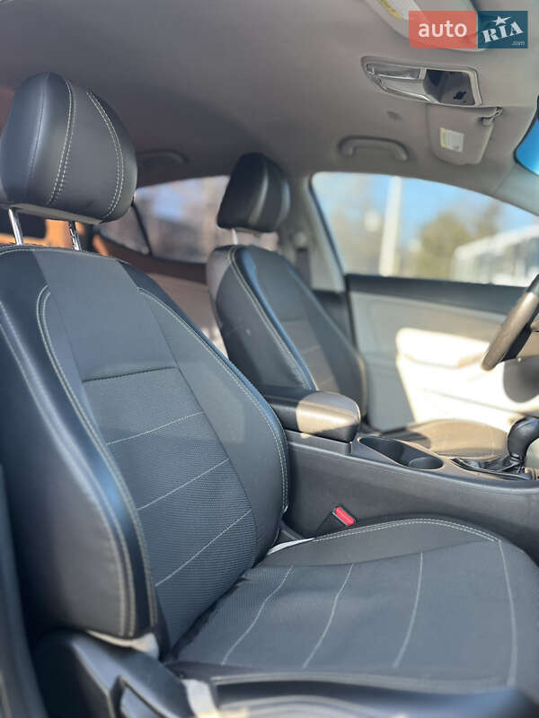 Седан Kia Optima 2012 в Николаеве