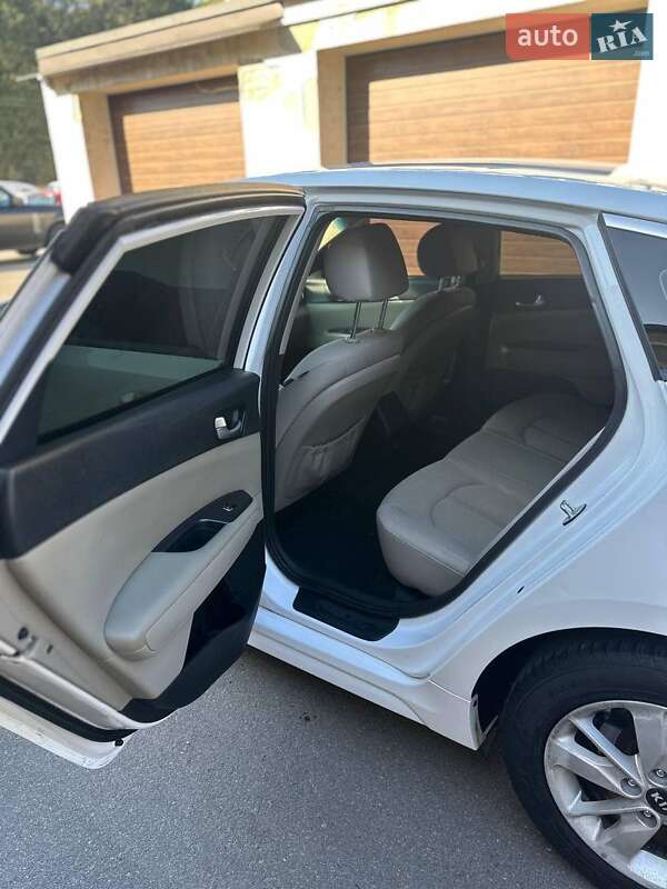 Седан Kia Optima 2016 в Львове