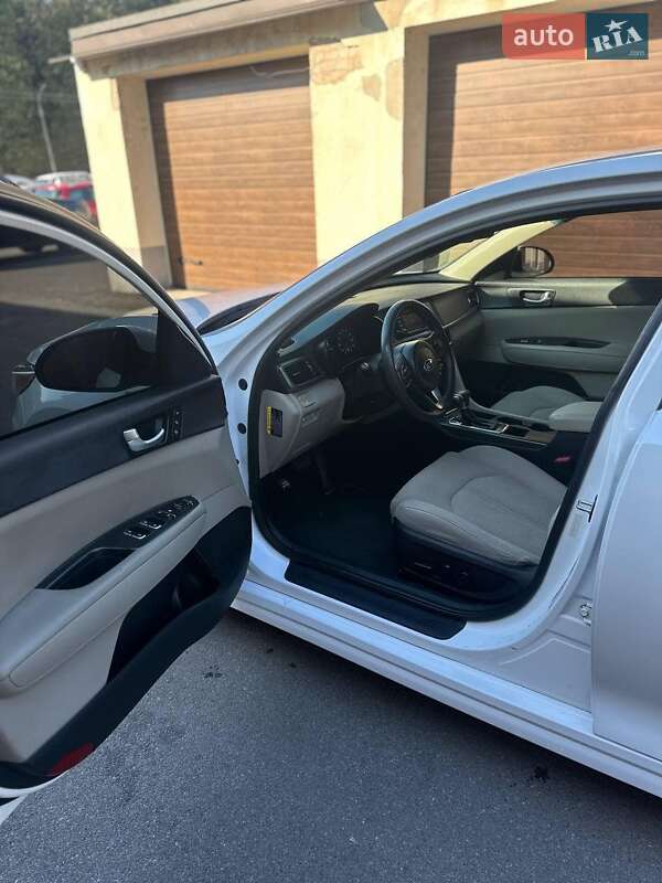 Седан Kia Optima 2016 в Львове